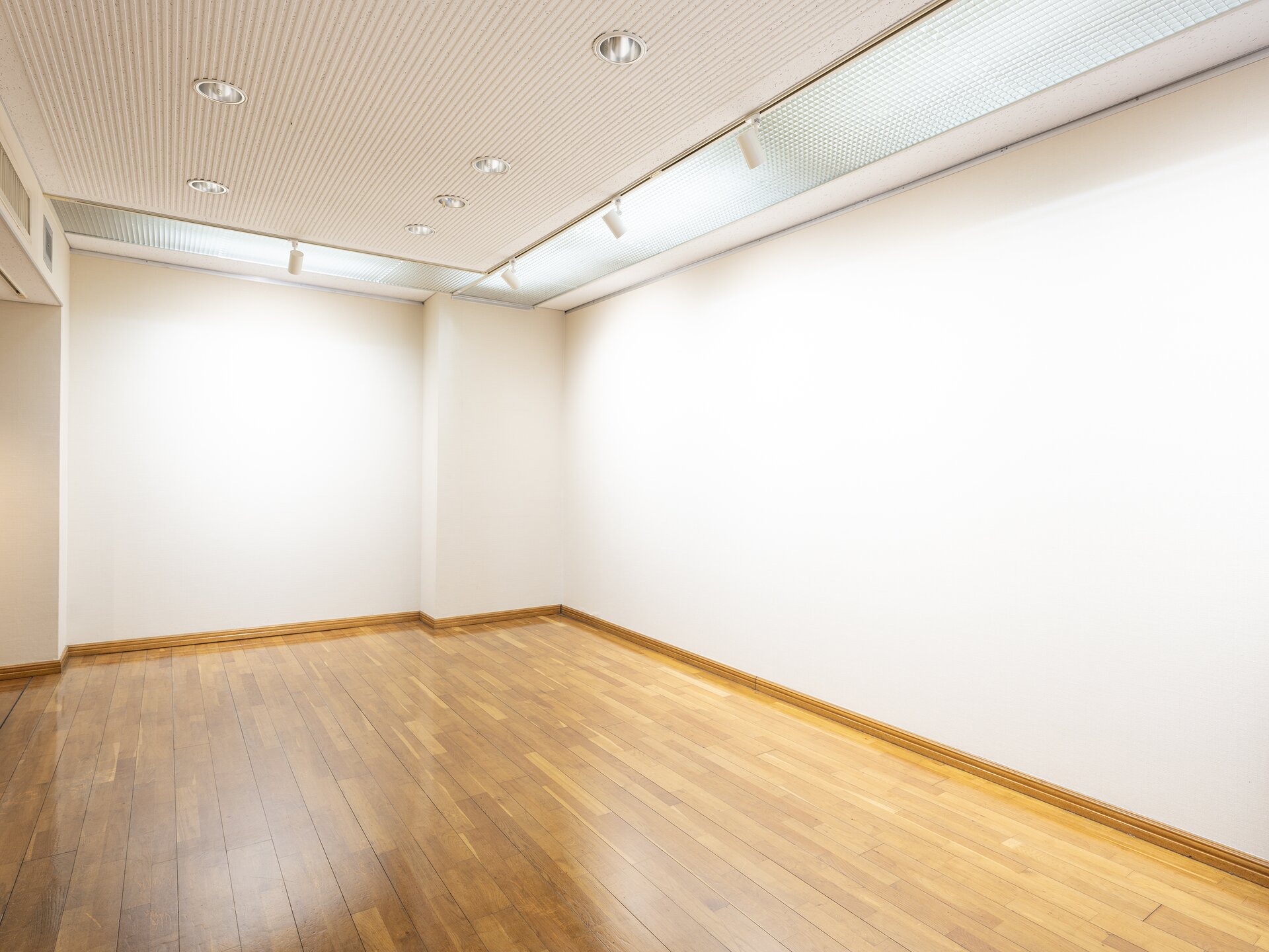春風洞画廊 1階 展示スペース